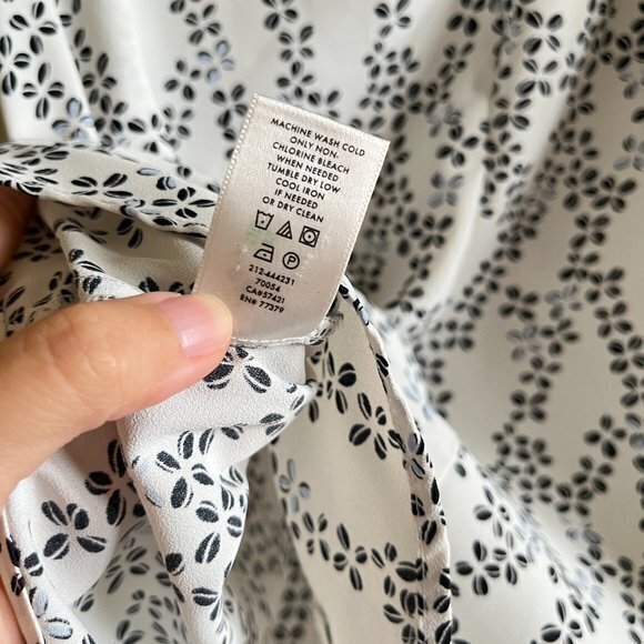 Ann‎ Taylor Blouse Petites Size XSP Tie Neck Statement Bow Sleeveless V Neck Top - Picture 4 of 6